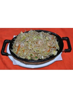 70. Пържени спагети с морски деликатеси 600гр.