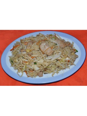 69. Пържени спагети със свинско, яйце и зеленчуци 600гр.