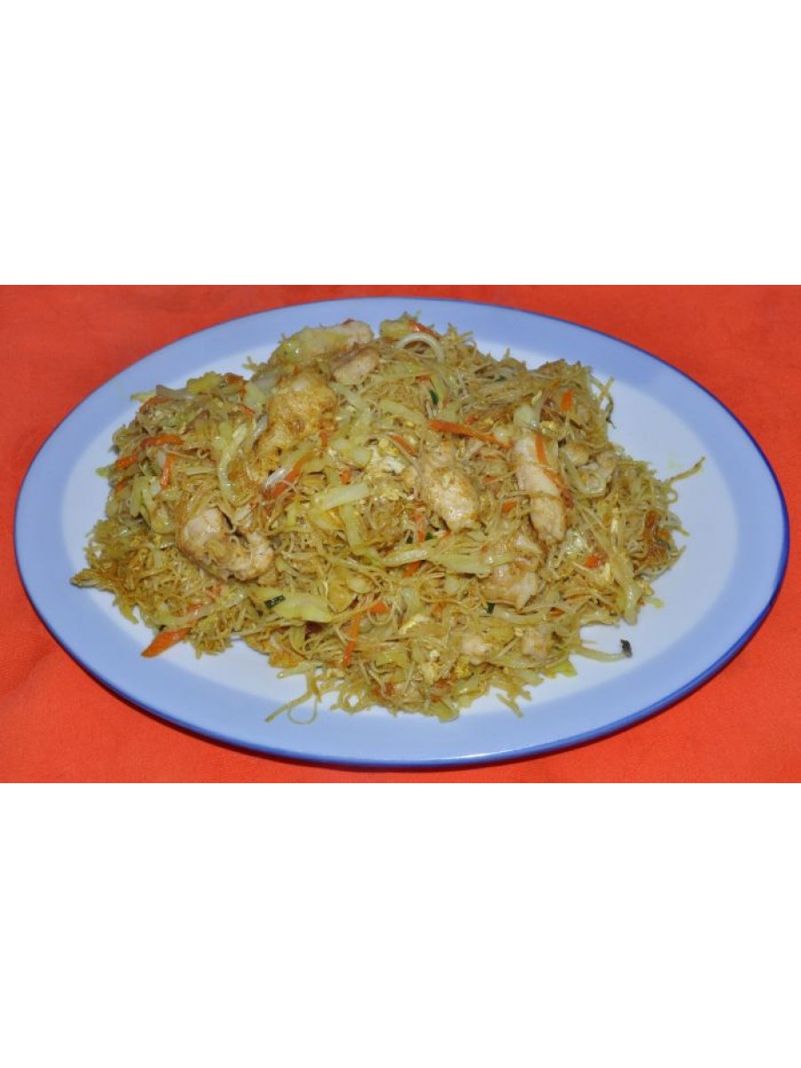 64. Пържени оризови спагети с пилешко, яйце, зеленчуци и къри 550гр.